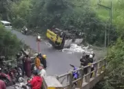 Kecelakaan di Tanjakan Sentong Lawang, Truk Bermuatan Bata Ringan Terguling dan Timbulkan Korban