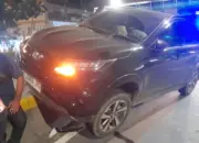 Mobil Tabrak Separator Jalur Transjakarta di Depan Terminal Pasar Senen, Petugas Lakukan Evakuasi 9 Mobil Tabrak Separator Busway di Depan Terminal Pasar Senen, Arus Lalu Lintas Terganggu
