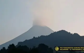 Status Terkini Gunung Merapi: Asap 50 Meter Muncul, Aktivitas Gempa Naik, Warga Diminta Waspada