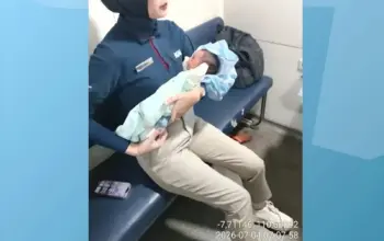 Bayi Ditemukan Terlantar di Toilet Kereta Api Sancaka Rute Yogyakarta–Surabaya, Penumpang Geger 4 Bayi Ditemukan Terlantar di Toilet Kereta Api Sancaka Rute Yogyakarta–Surabaya, Penumpang Geger