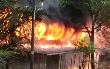 Gudang Onderdil di Tajurhalang Bogor Terbakar, Asap Hitam Membumbung Tinggi 9 Gudang Onderdil di Tajurhalang Bogor Terbakar Asap Hitam Membumbung Tinggi