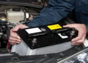 Jangan Salah Paham Ini Bedanya Aki Mobil Hybrid dengan Aki Konvensional