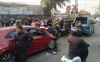 Polisi Selidiki Penyebab Kecelakaan Beruntun 6 Kendaraan di Kebon Pedes Bogor 9 Kecelakaan Beruntun Libatkan 6 Kendaraan di Kebon Pedes Bogor Polisi Lakukan Penyelidikan