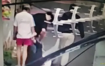 Klakson Berujung Konflik Antar Tetangga Pria di Depok Digotong Paksa Warga