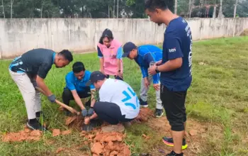 PLN UP3 Metro Peringati Hari Lingkungan Hidup Sedunia dengan Menanam Pohon Buah