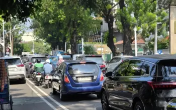 Pembongkaran JPO Tendean Pascaditabrak Truk Sebabkan Kemacetan di Jakarta Selatan 3 Pembongkaran JPO Tendean Pascaditabrak Truk Picu Kemacetan di Jakarta Selatan