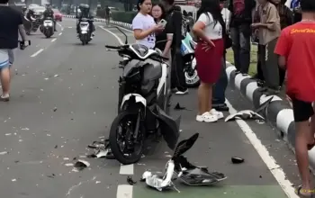 Pemotor RX King Lawan Arah Picu Kecelakaan di Pakansari Bogor, Tiga Orang Terluka 5 Pemotor RX King Lawan Arah Picu Kecelakaan di Pakansari Bogor Tiga Orang Terluka