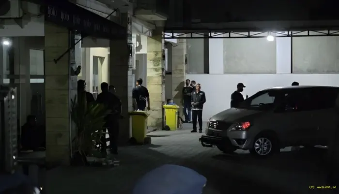 Polisi Boyong Koper Besar hingga Tas Usai Geledah Ruko di Cipete Jaksel