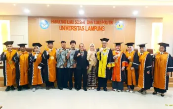 Kepala Disdukcapil Tulang Bawang Raih Gelar Doktor di Unila, Bupati Qudrotul Harap Ilmunya Bermanfaat bagi Daerah 3 Promosi Doktor Kepala Disdukcapil Tulang Bawang Bupati Qudrotul Harap Ilmunya Majukan Daerah