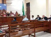 Dua Ahli Bersaksi di Sidang Korupsi, Kuasa Hukum Ardito Wijaya Tegaskan Bupati Tak Terlibat Pengadaan Proyek 10 Sidang Korupsi Hadirkan Dua Ahli Kuasa Hukum Ardito Wijaya Tegaskan Bupati Tak Terlibat Proyek