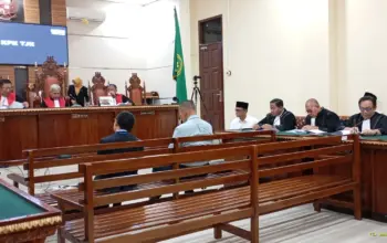Dua Ahli Bersaksi di Sidang Korupsi, Kuasa Hukum Ardito Wijaya Tegaskan Bupati Tak Terlibat Pengadaan Proyek 3 Sidang Korupsi Hadirkan Dua Ahli Kuasa Hukum Ardito Wijaya Tegaskan Bupati Tak Terlibat Proyek
