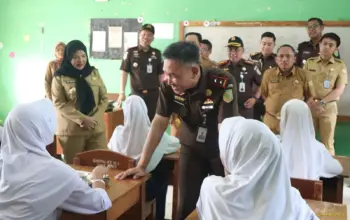 Wali Kota Bandar Lampung dan Kajati Lampung Tinjau Pelaksanaan Program Makan Bergizi Gratis 3 Wali Kota Bandar Lampung dan Kajati Lampung Tinjau Pelaksanaan Program Makan Bergizi Gratis
